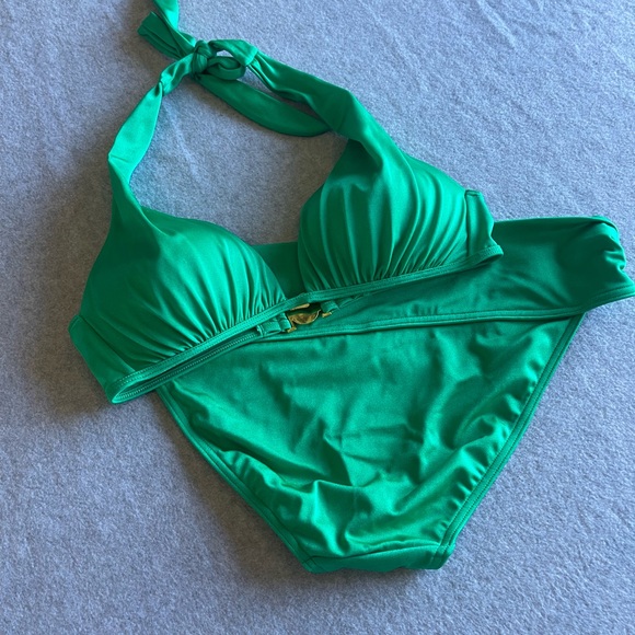 Victoria's Secret Emerald Bikini with Gold Detail - Picture 1 of 5